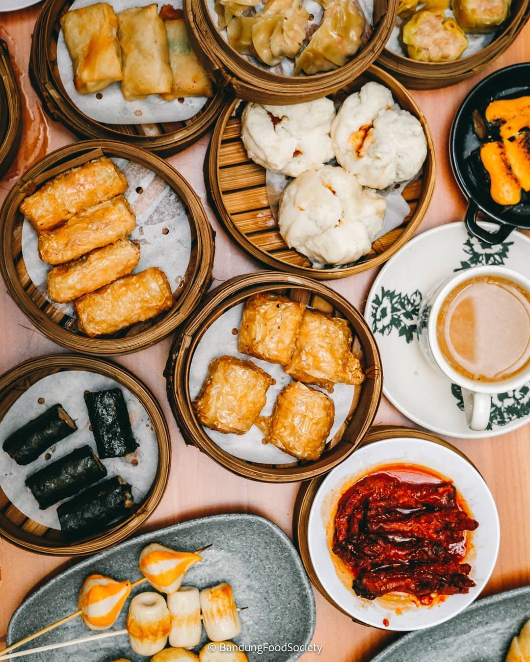 10 Tempat Berburu Dimsum di Bandung Paling Hau Ce