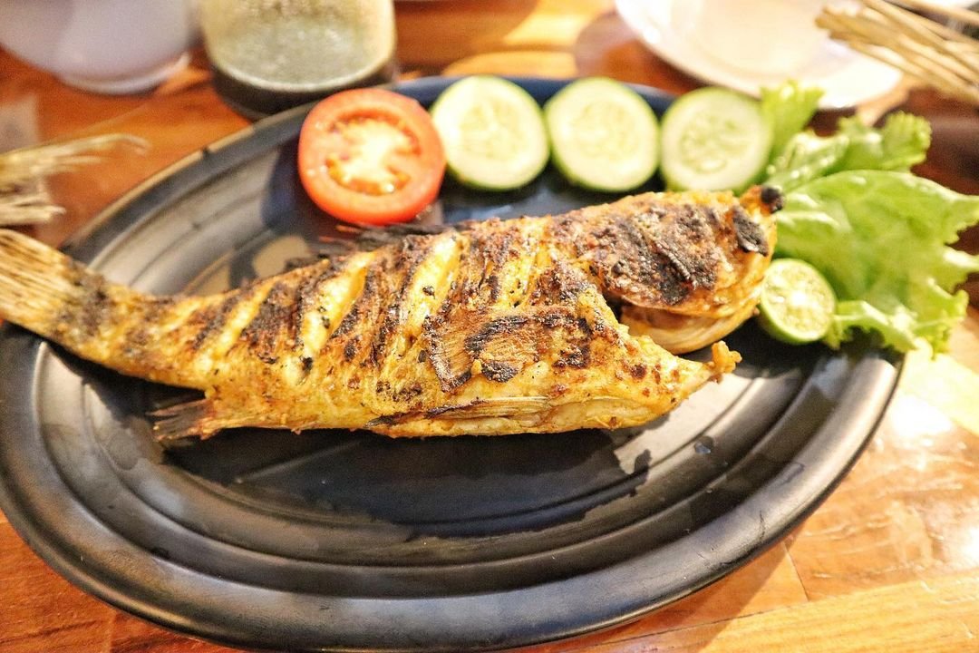 Berasa di Pantai. Ini 10 Tempat Makan Ikan Bakar di Bandung yang Enak