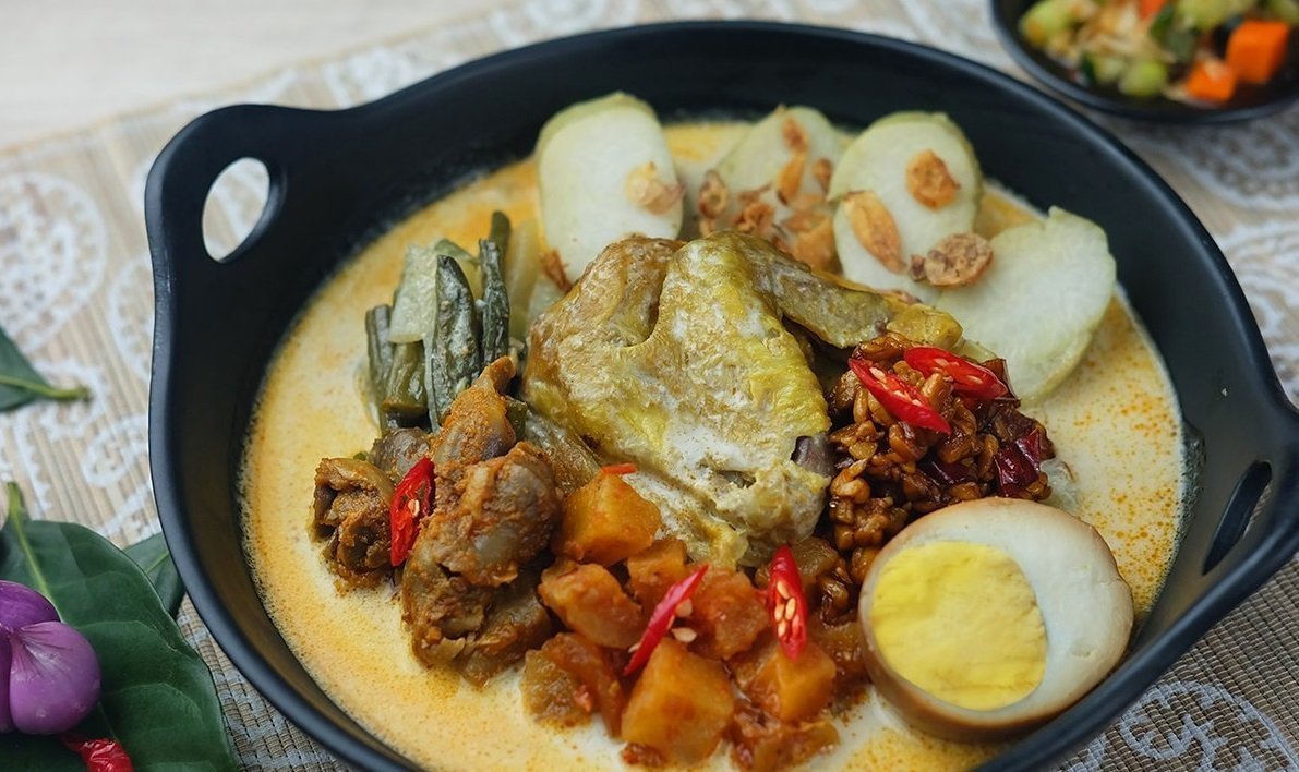 10 Macam Lontong Sayur Paling Enak di Indonesia