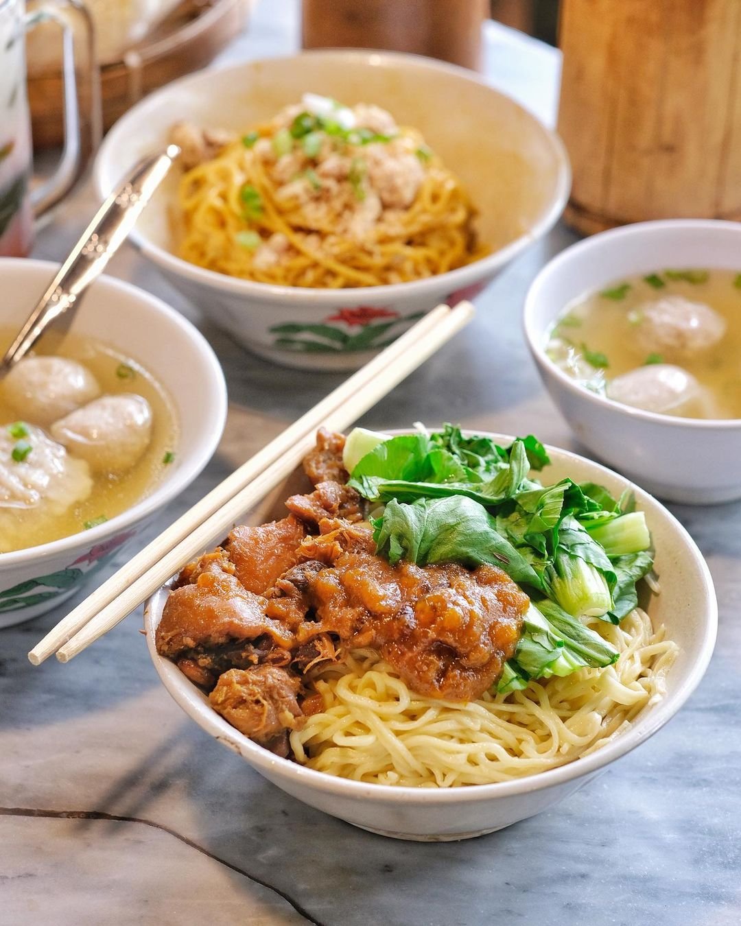 10 Mie Ayam Enak di Bandung yang Bikin Ketagihan